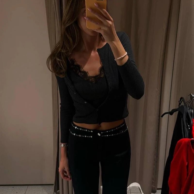 Top com painéis e acabamento de renda Ada
