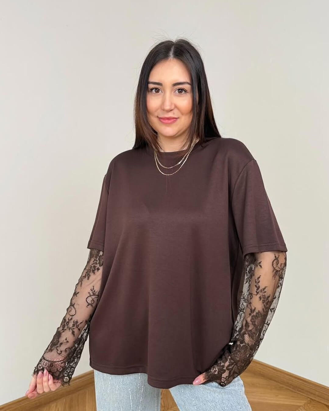 T-shirt Adaora de manga comprida com inserções de renda