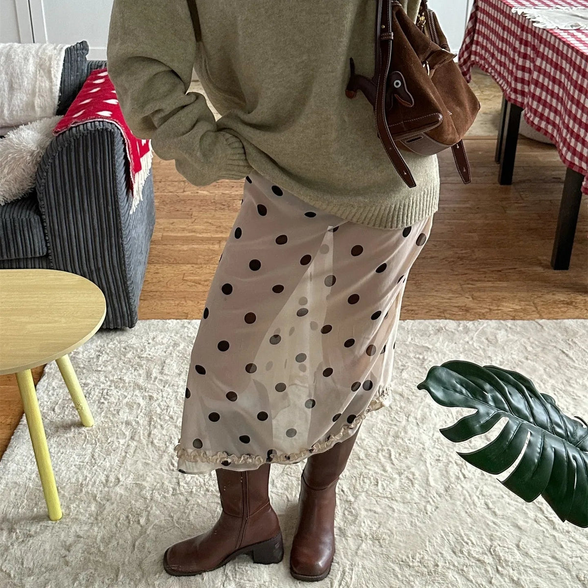 Saia midi Adena em malha com bolinhas