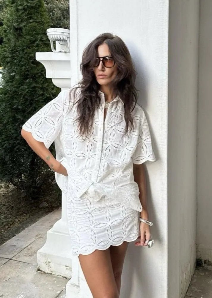 Conjunto de camisa e saia bordadas Adita