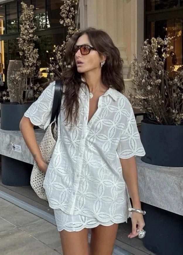 Conjunto de camisa e saia bordadas Adita