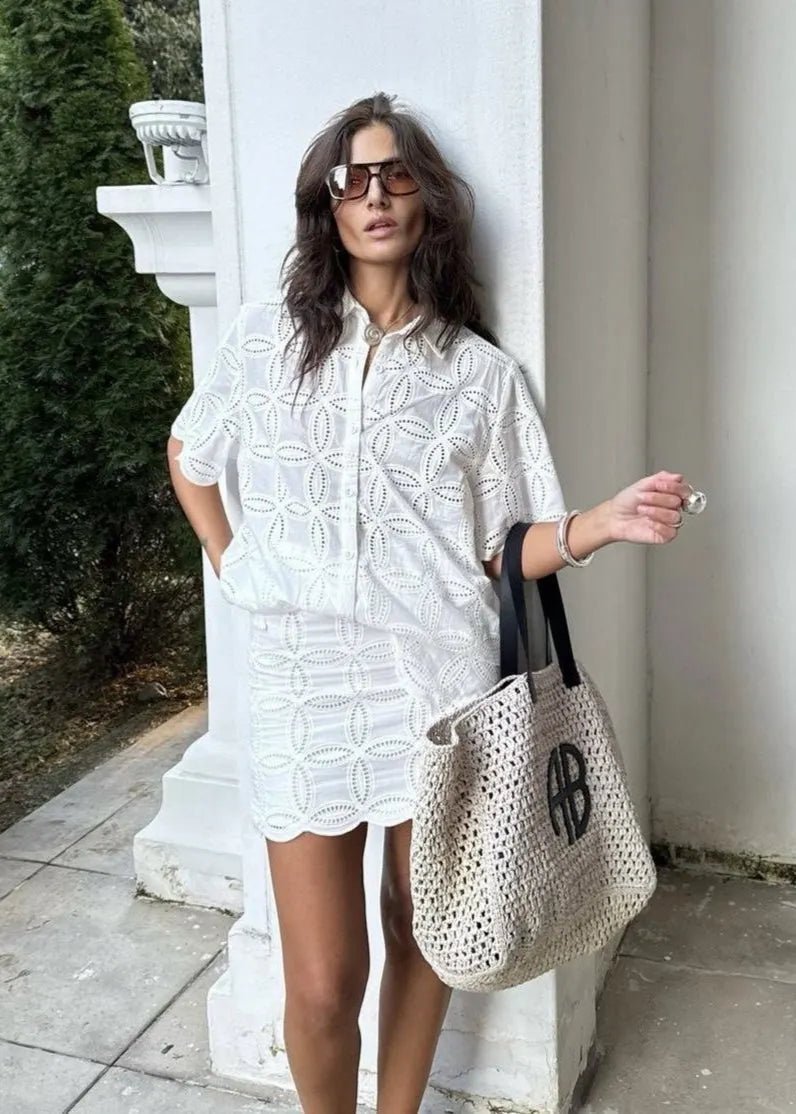 Conjunto de camisa e saia bordadas Adita