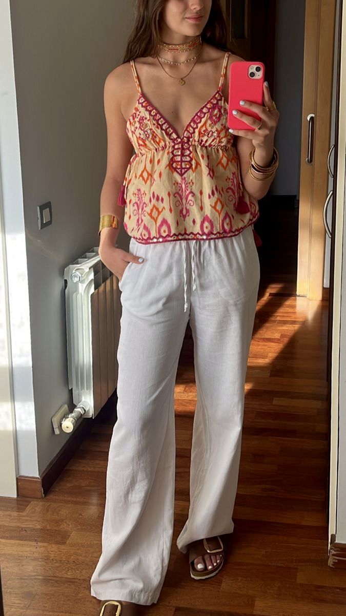 Top de alças Agrafena com bordados boho e laços com borlas