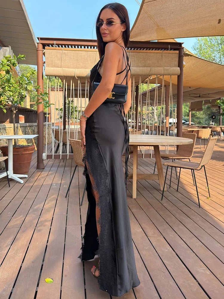 Vestido comprido Ahlam com decote halter e renda