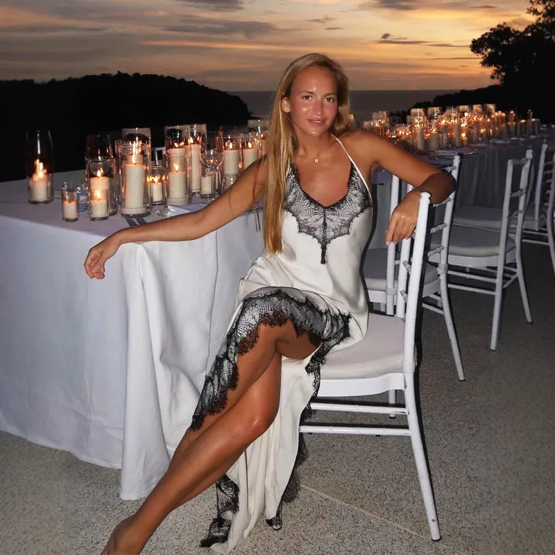 Vestido comprido Ahlam com decote halter e renda