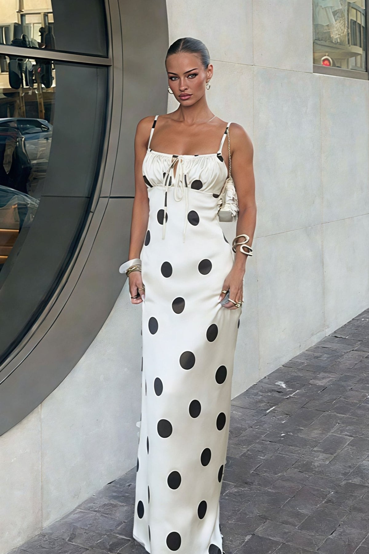 Vestido comprido Ailbhe às bolinhas com acabamento acetinado