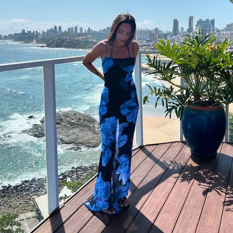 Vestido comprido Aileena com padrão tie-dye e detalhes de renda