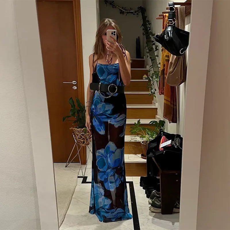 Vestido comprido Aileena com padrão tie-dye e detalhes de renda