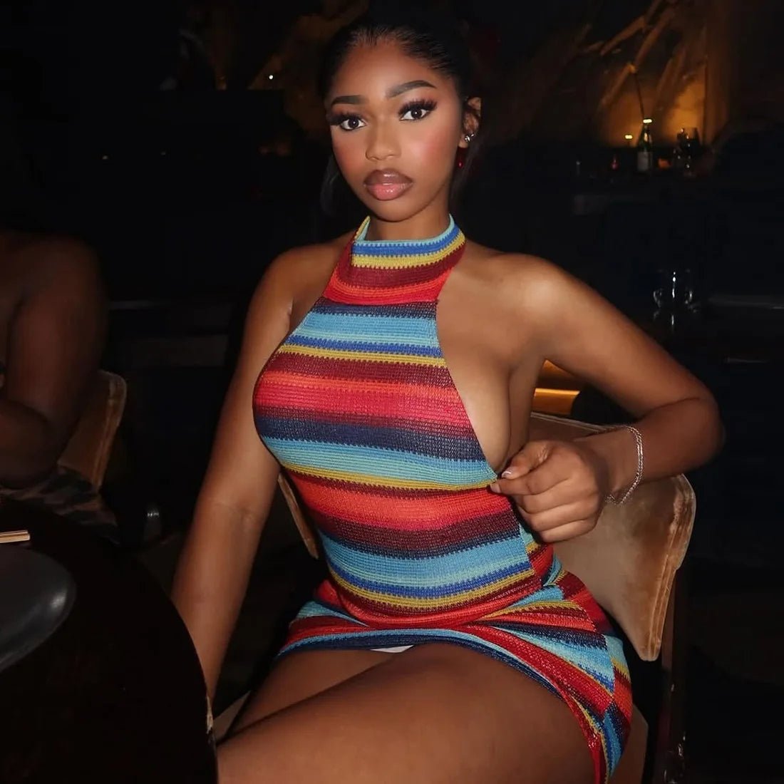 Vestido justo às riscas com decote halter Aireste