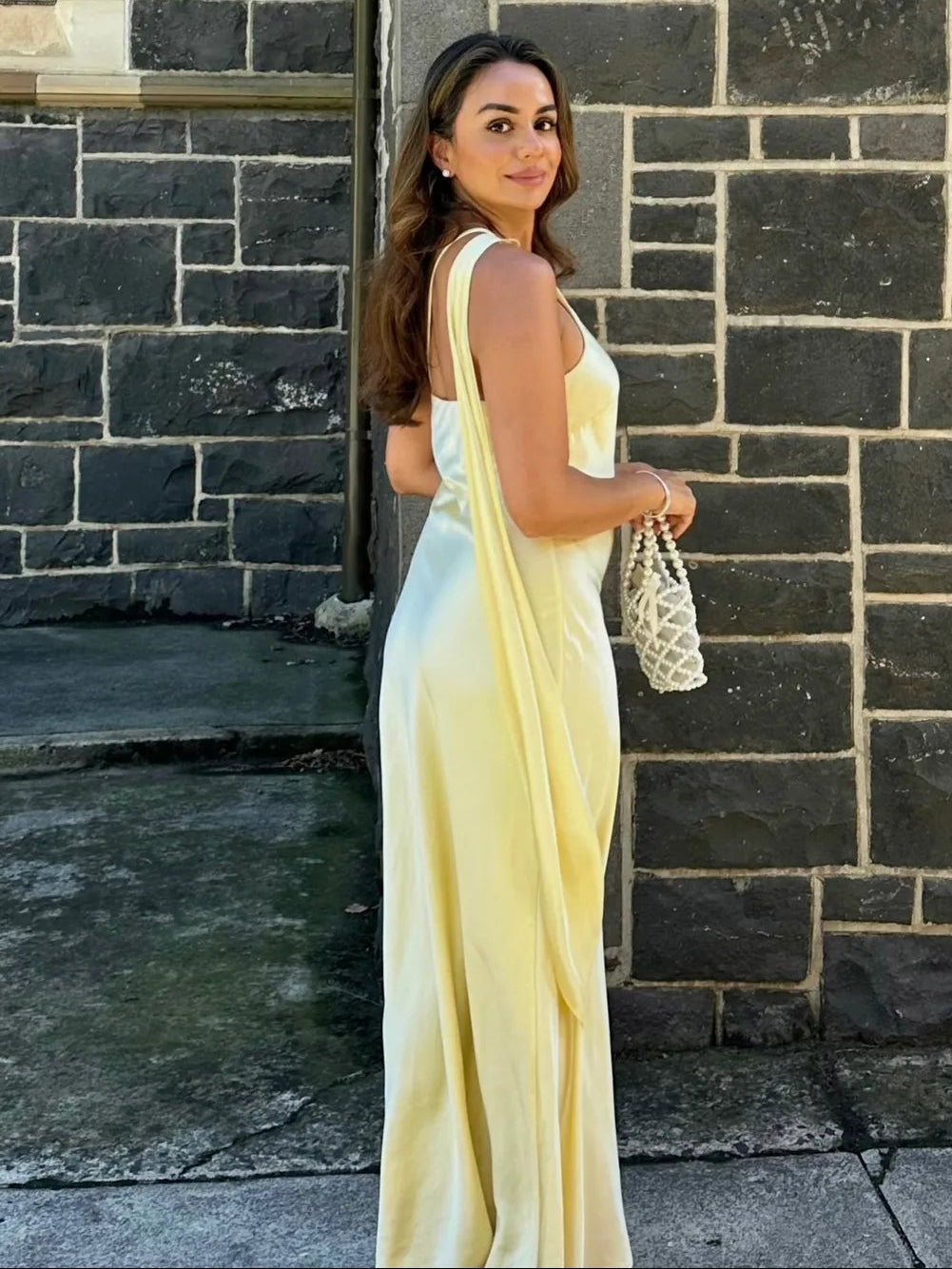Vestido de noite de um ombro Airuna