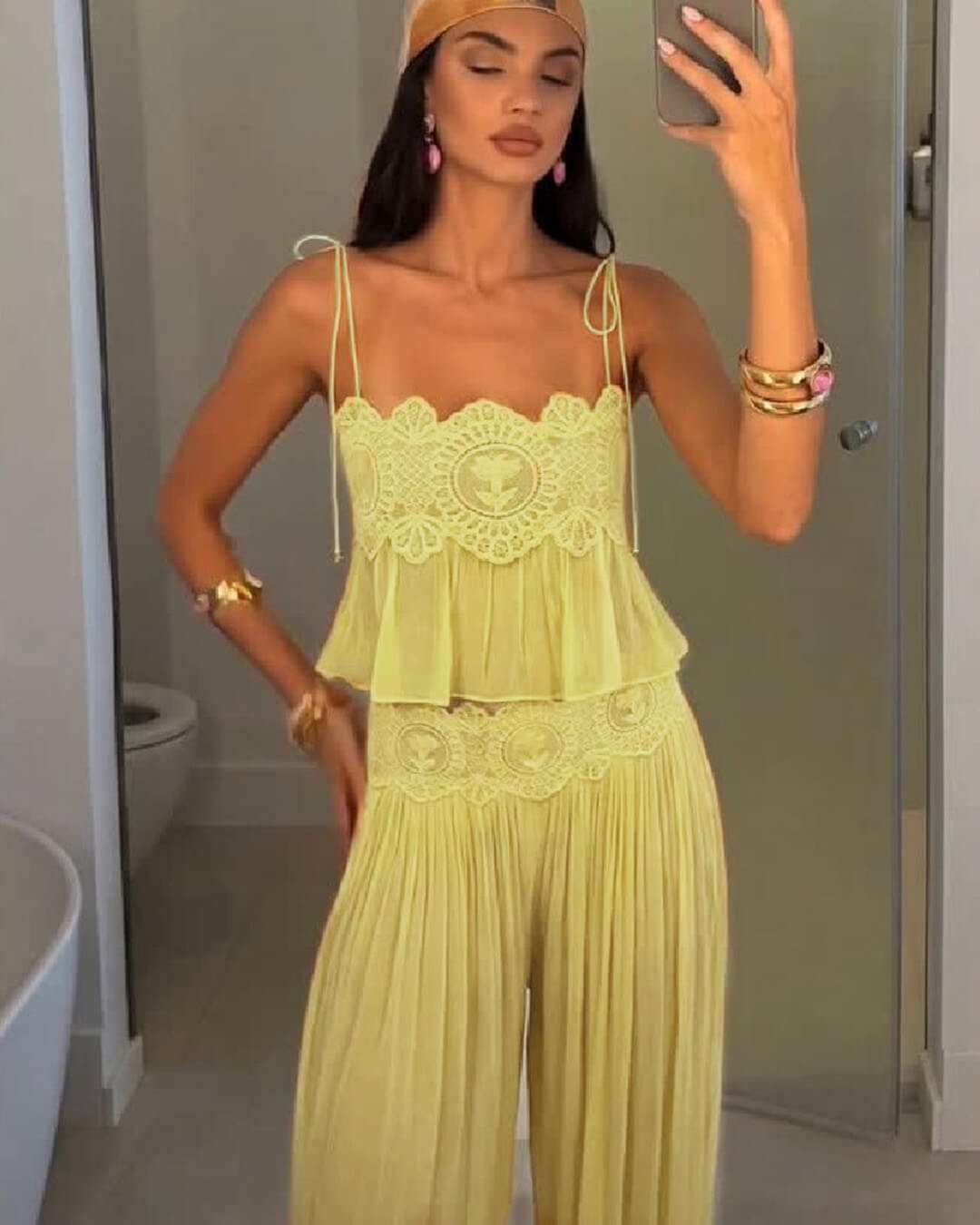 Conjunto Aiselma de calças em chiffon com renda