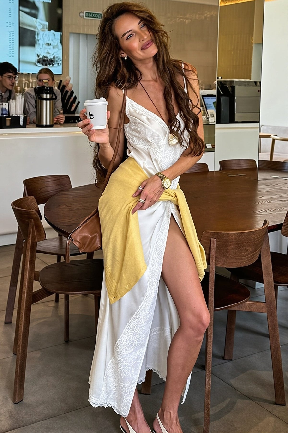 Vestido midi Aishling de renda com acabamento acetinado