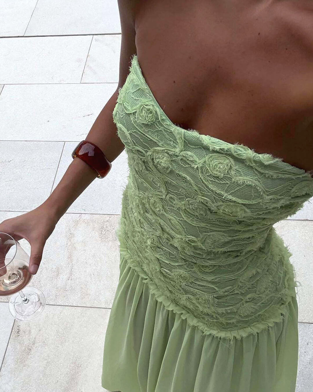 Vestido maxi de renda floral sem alças Alice