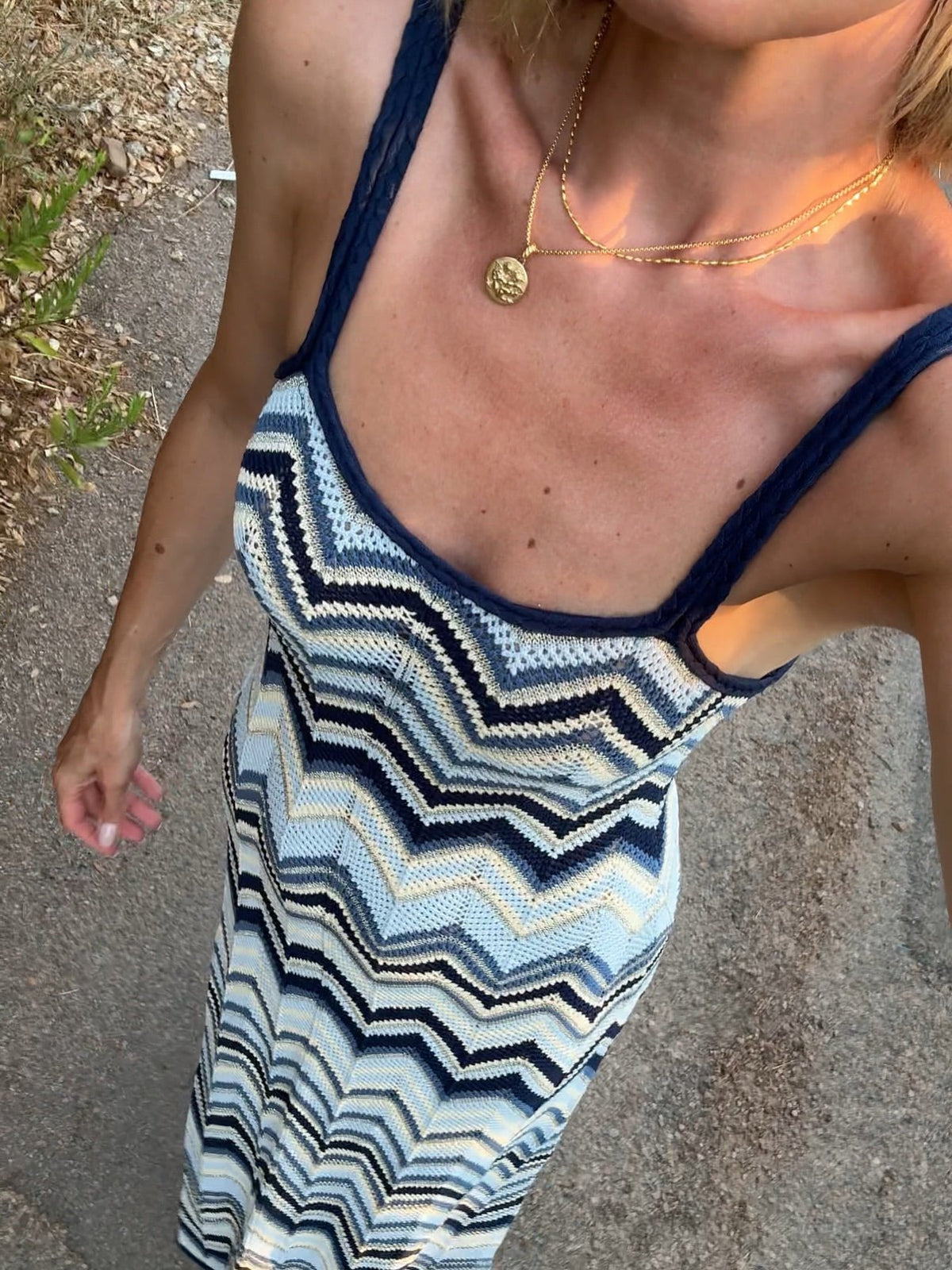 Vestido de praia de croché com abertura Allegra
