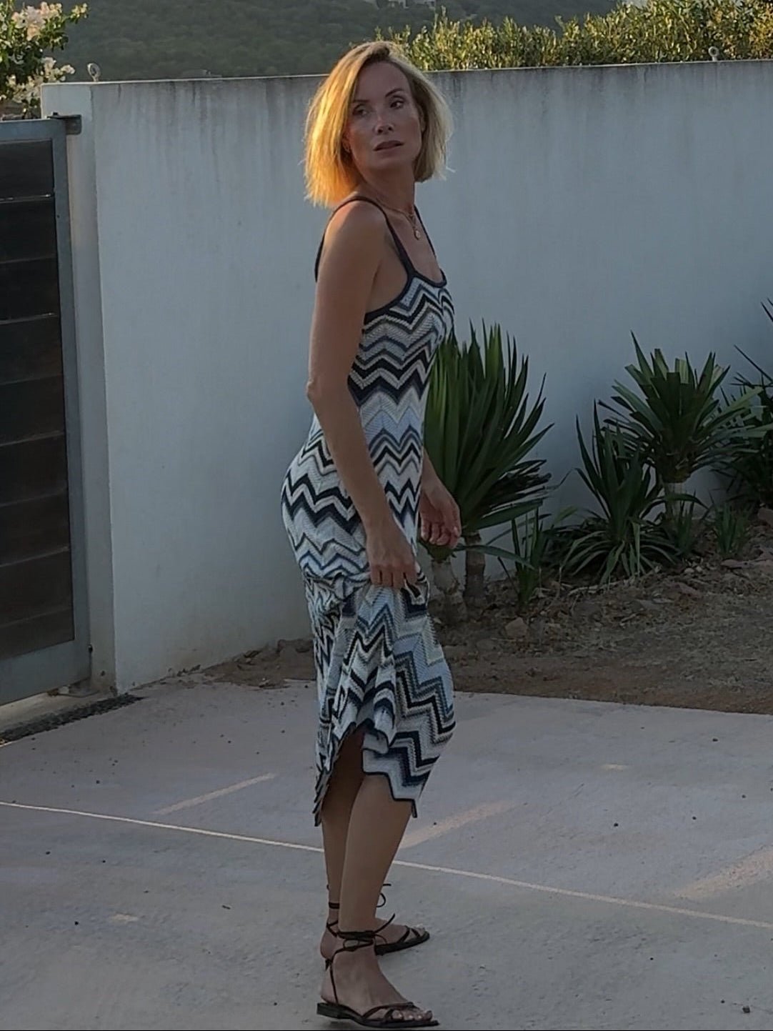 Vestido de praia de croché com abertura Allegra