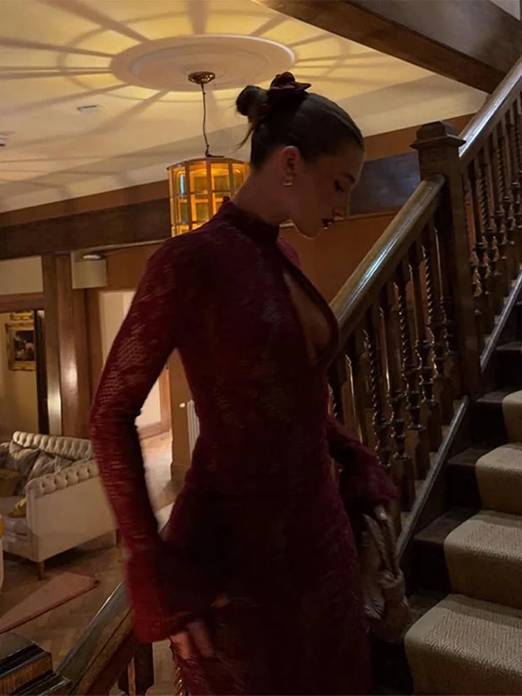 Vestido midi de renda com recortes Amara