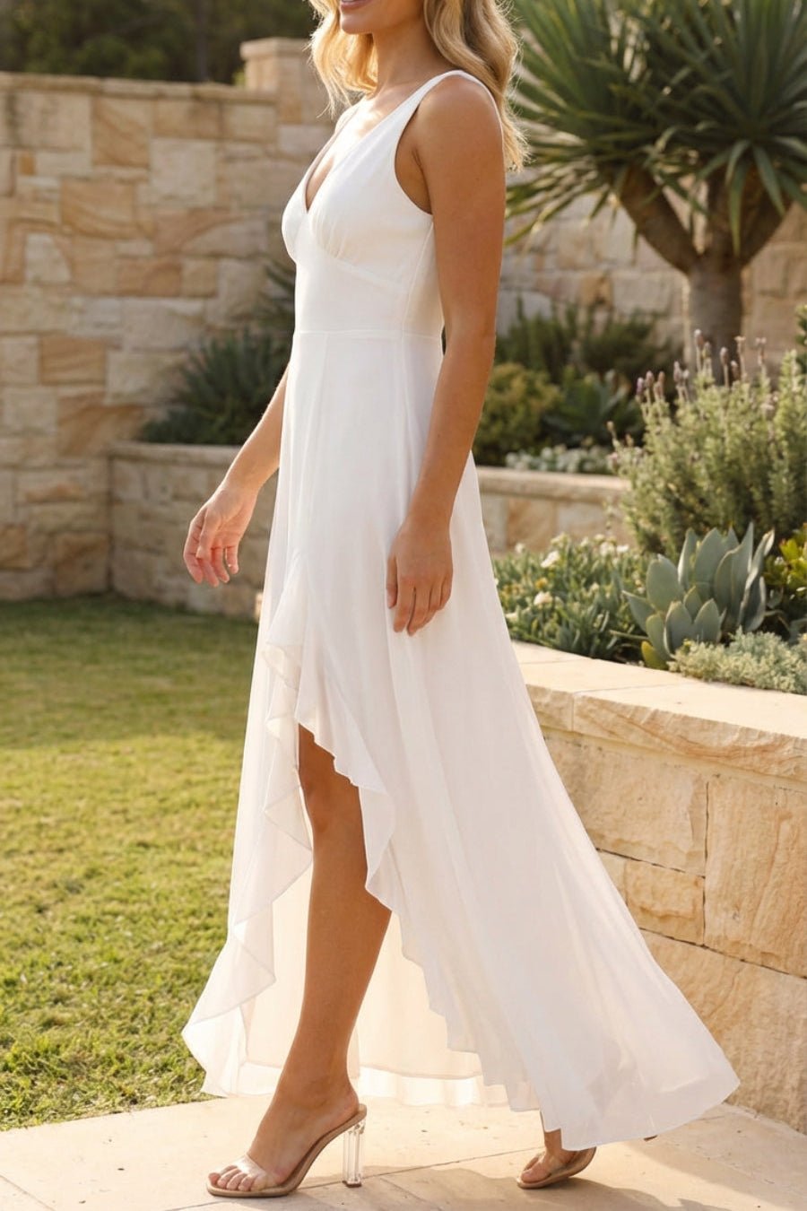 Vestido comprido com folhos, racha e sem mangas Amiah