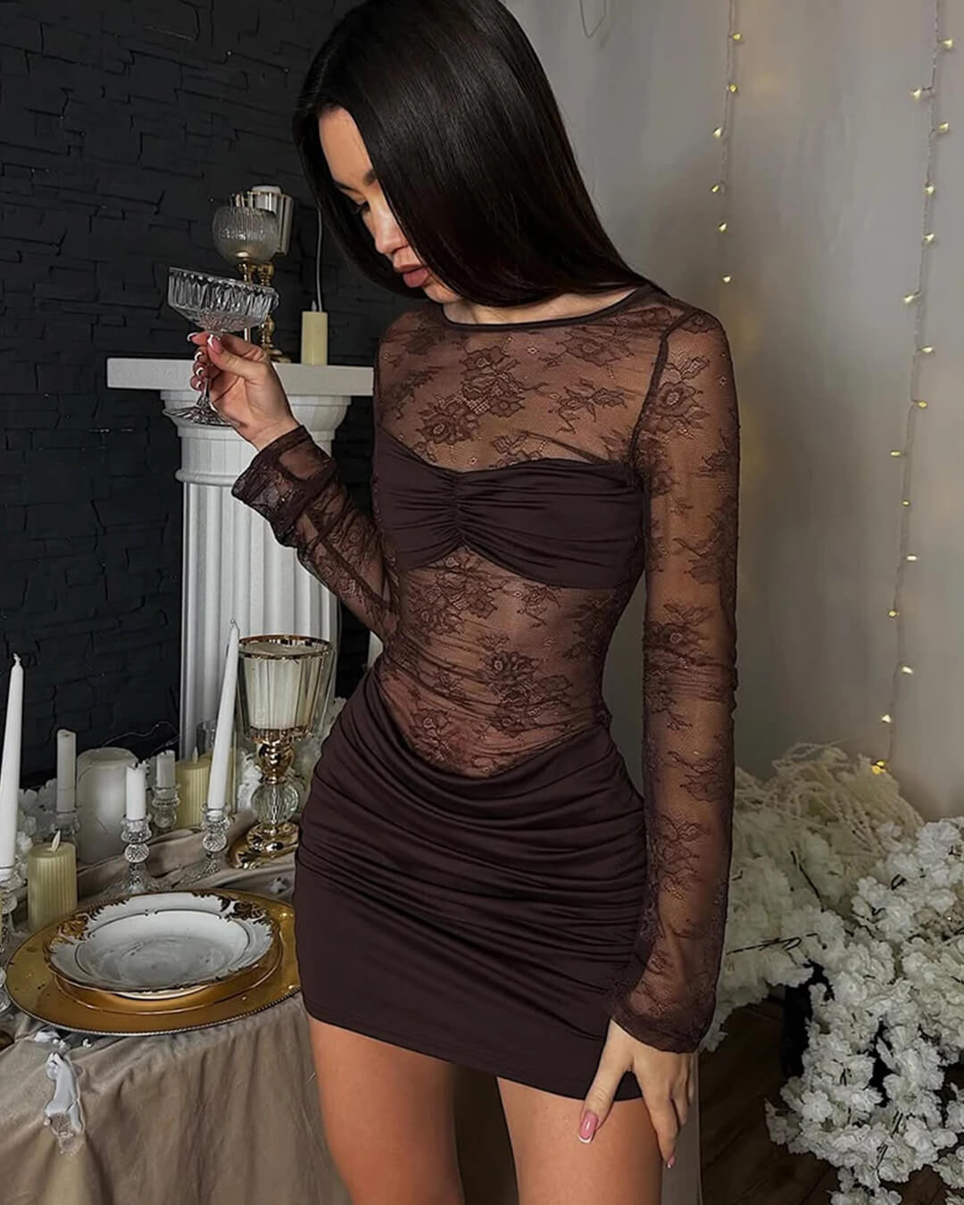 Vestido curto de renda sem costas Angela