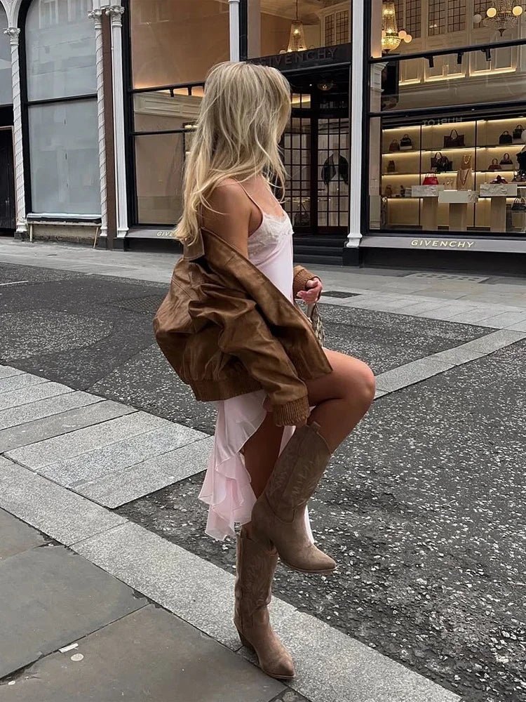 Conjunto Anne de camisola e saia com painéis de renda