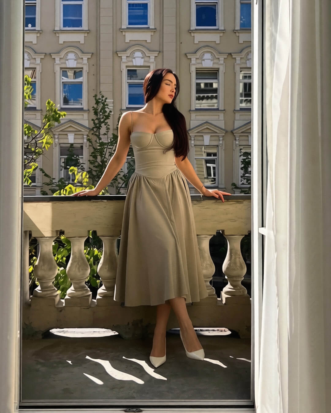 Vestido midi sem mangas e com alças Annika