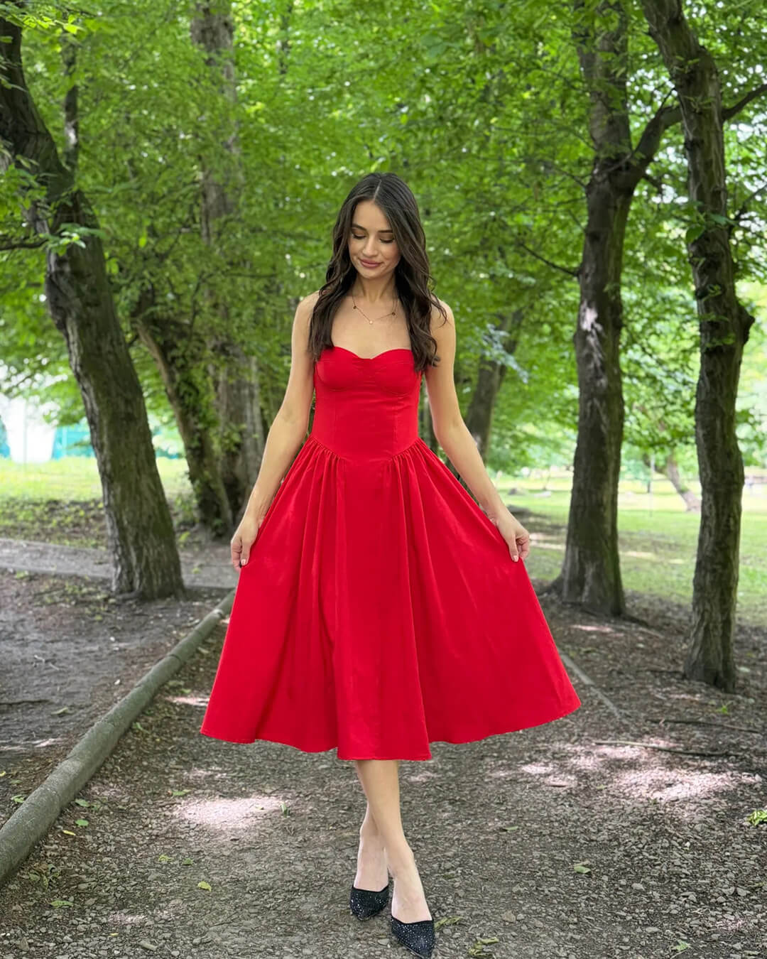 Vestido midi sem mangas e com alças Annika