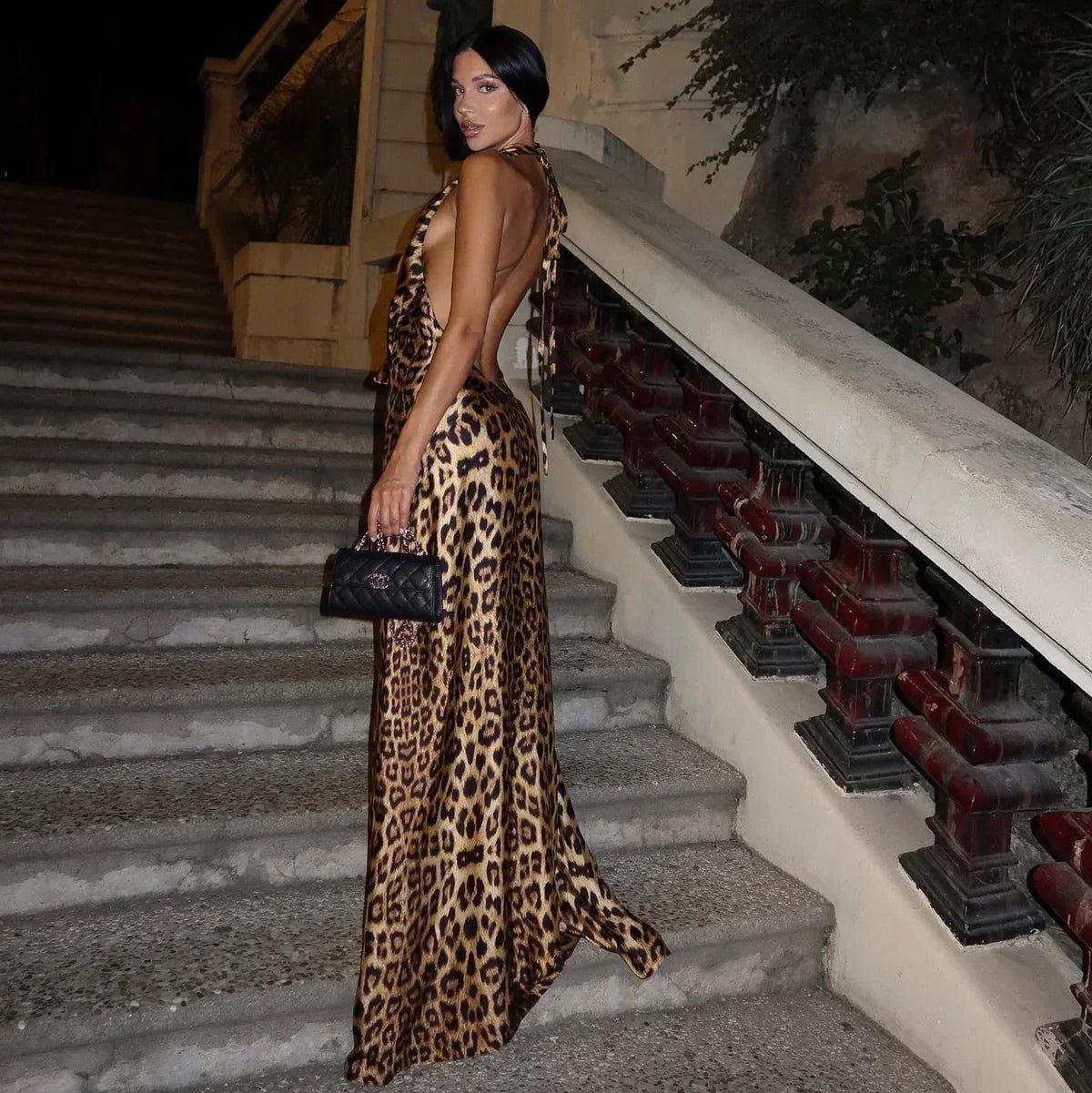 Vestido comprido com padrão leopardo, frente única e costas descobertas Anya