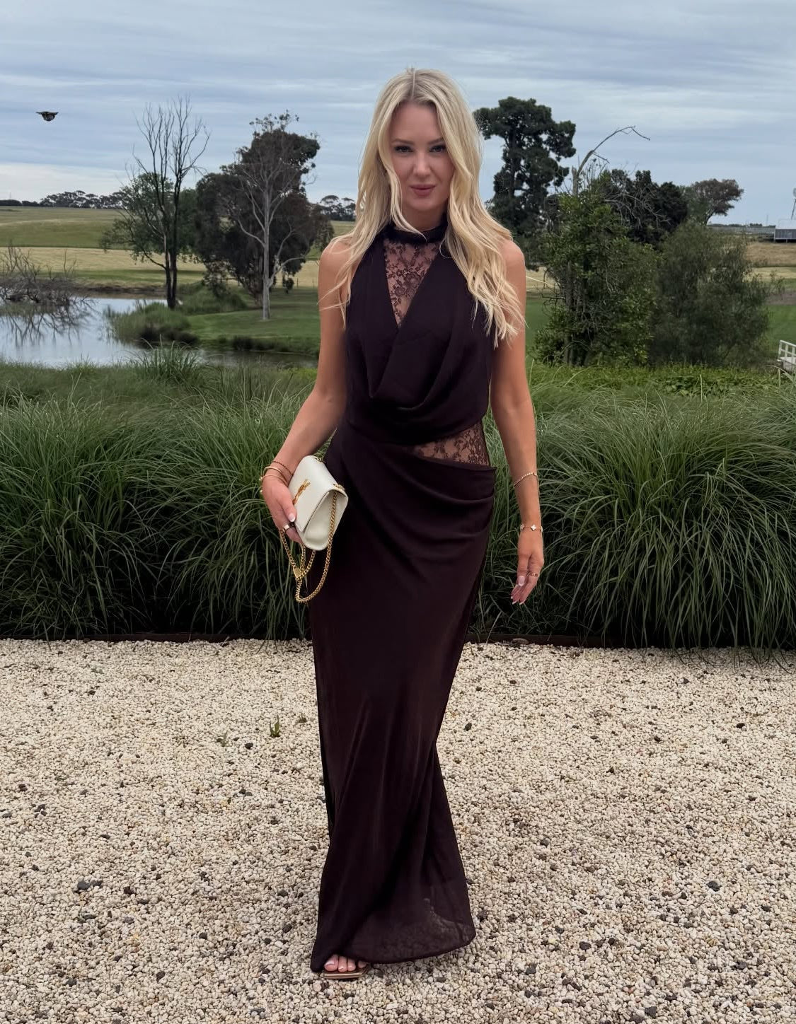 Vestido maxi de renda com patchwork e decote halter Ariadne