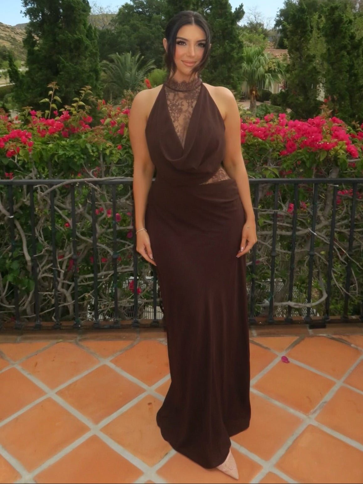 Vestido maxi de renda com patchwork e decote halter Ariadne