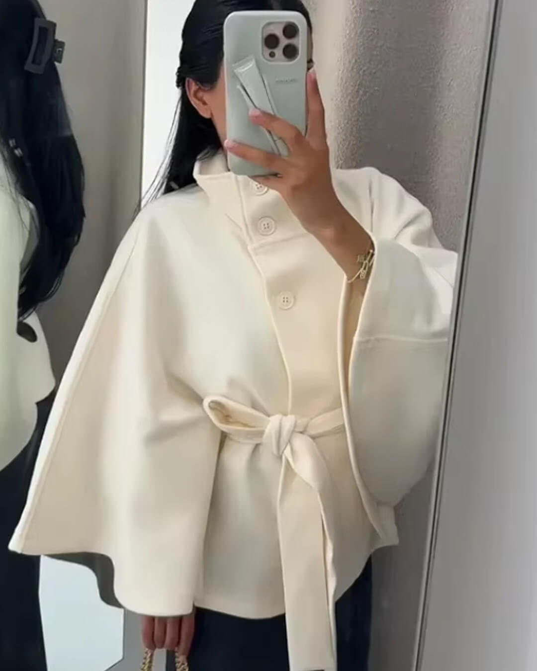 Casaco-capa elegante com gola subida e cinto Arianne