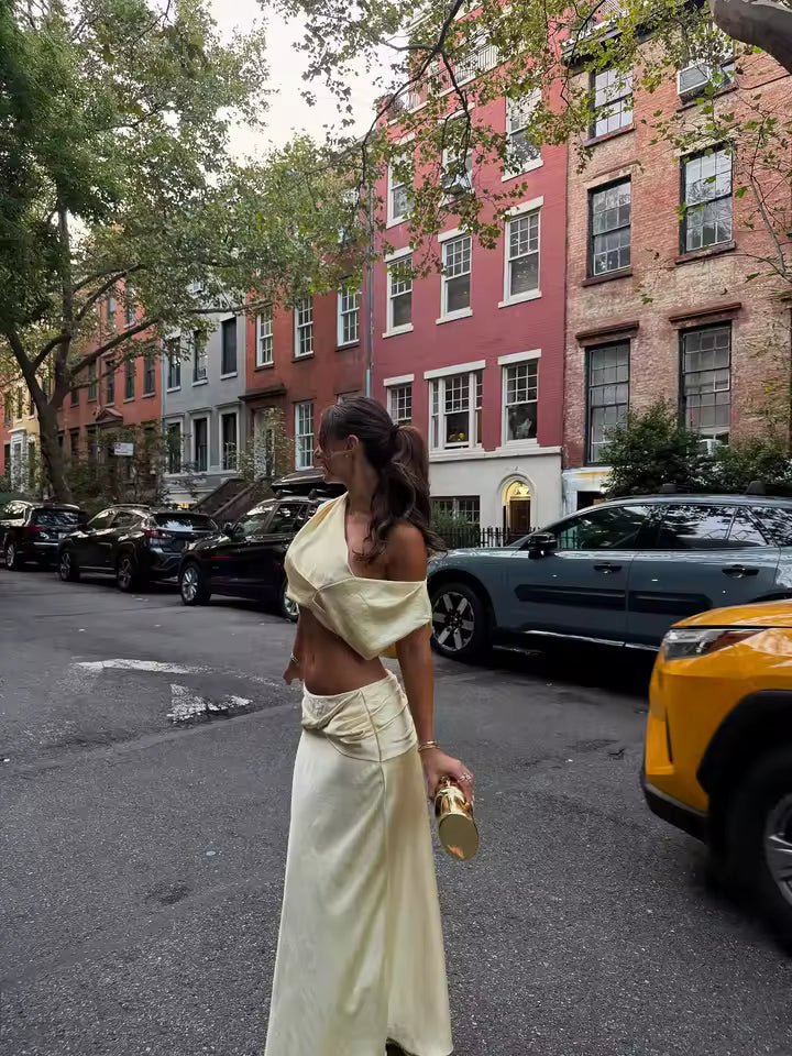 Conjunto de top curto e saia plissados de cetim Arlette