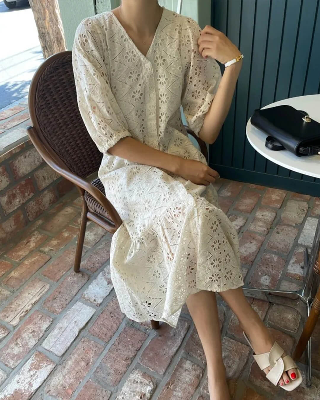 Vestido maxi Ava, com decote em V e bordados