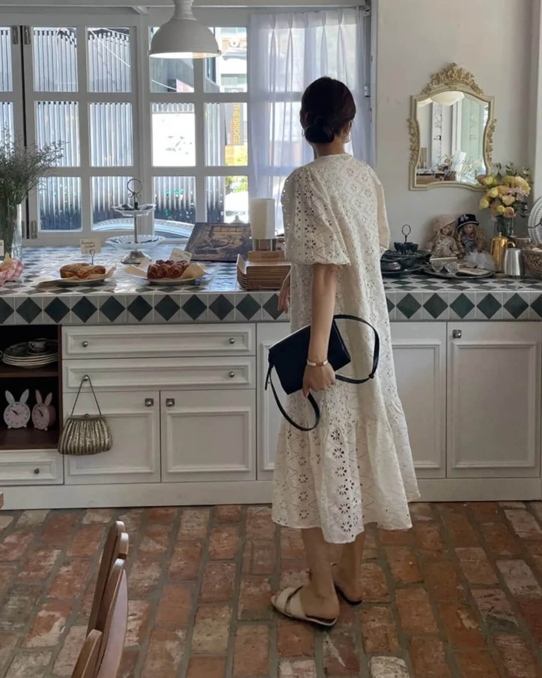Vestido maxi Ava, com decote em V e bordados