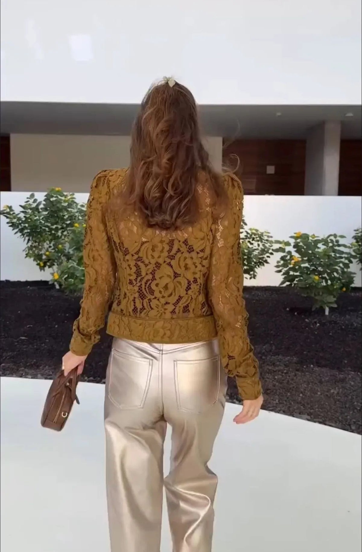Blusa transparente de renda Azzurra