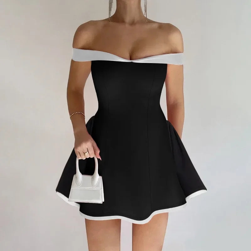 Vestido mini sem mangas e com costas descobertas