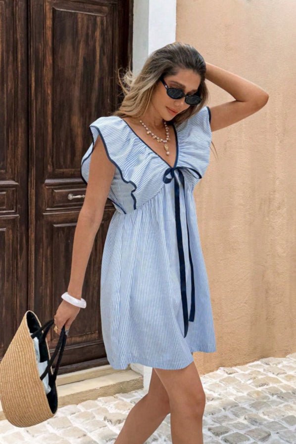 Mini vestido às riscas com decote em V e folhos Beatrice