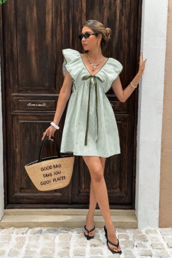 Mini vestido às riscas com decote em V e folhos Beatrice