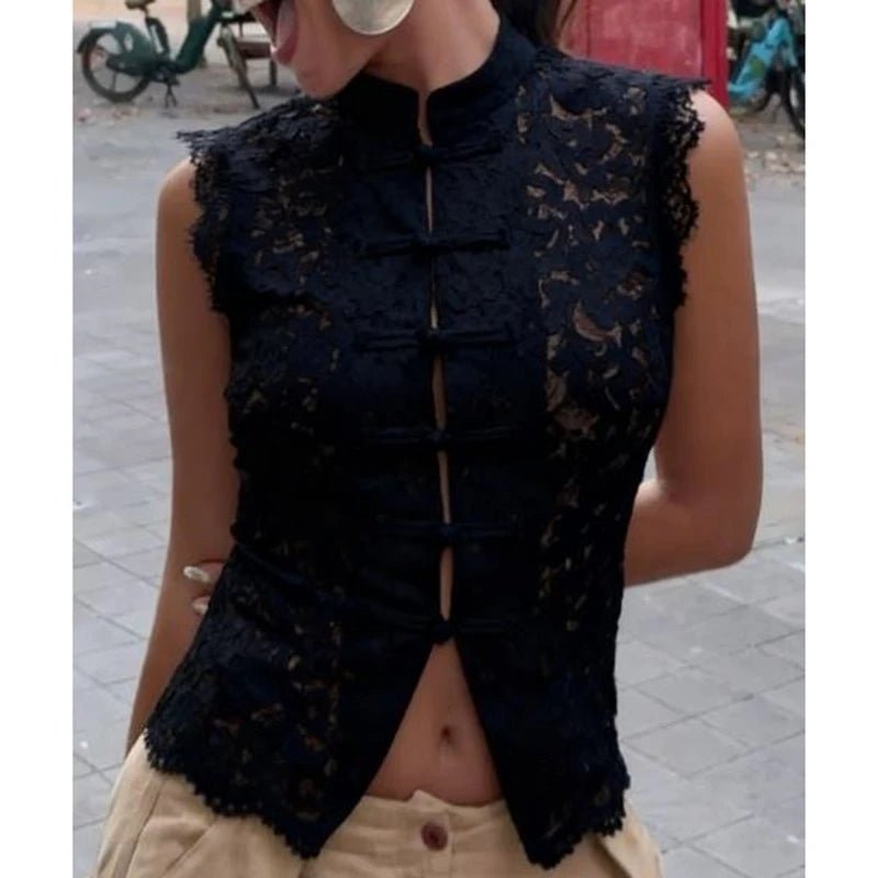 Blusa Beatrix de renda transparente com gola mandarim