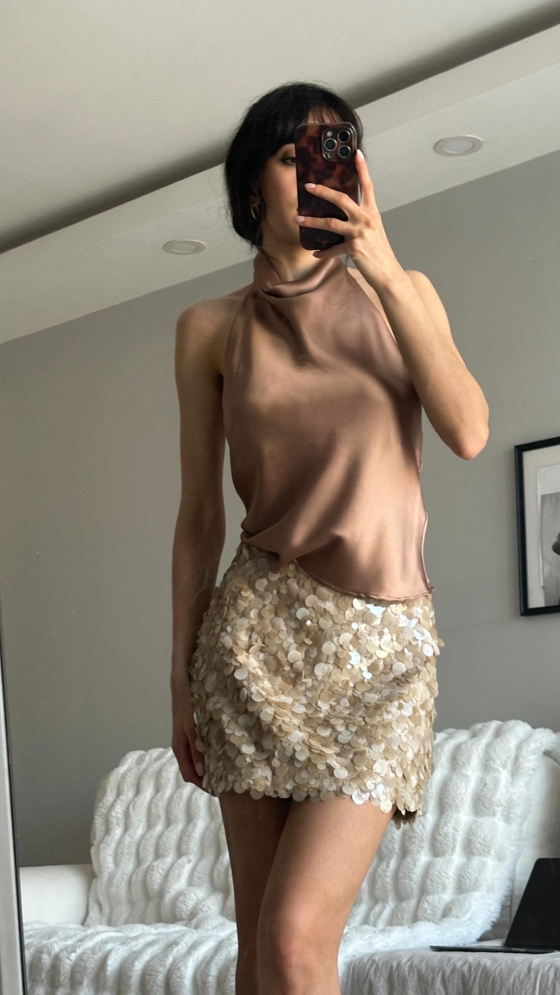 Saia curta com lantejoulas e paillettes Bianca