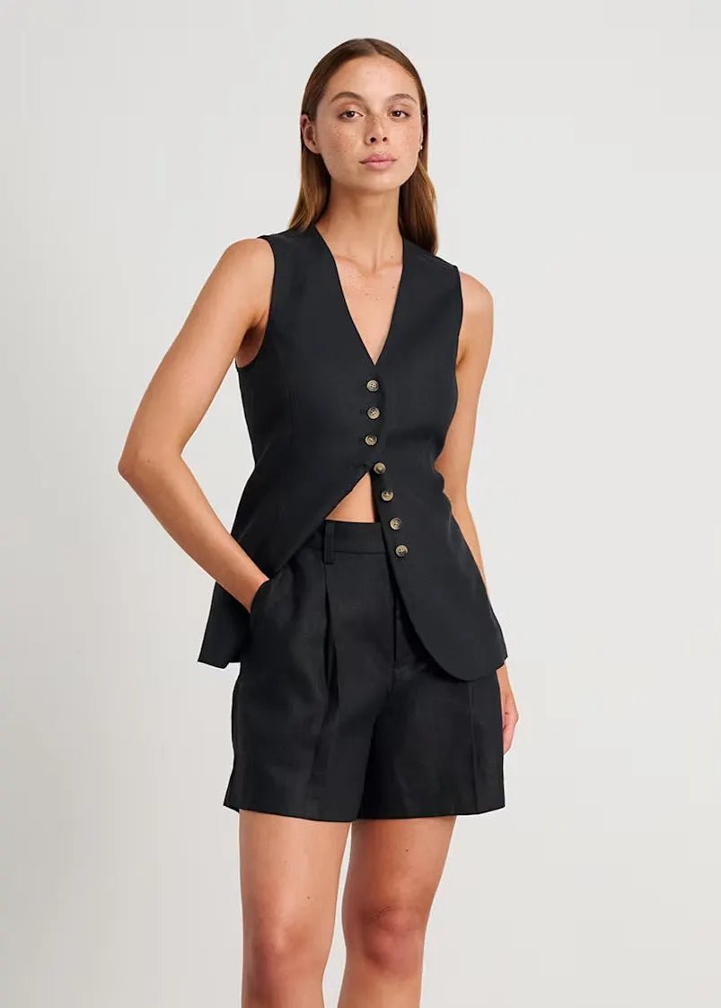 Conjunto de colete de corte e calções Bianca