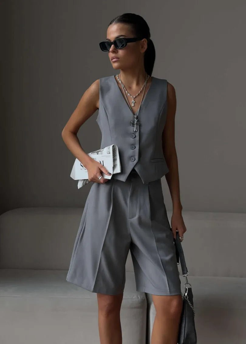 Conjunto de colete de corte e calções bermuda Bianca