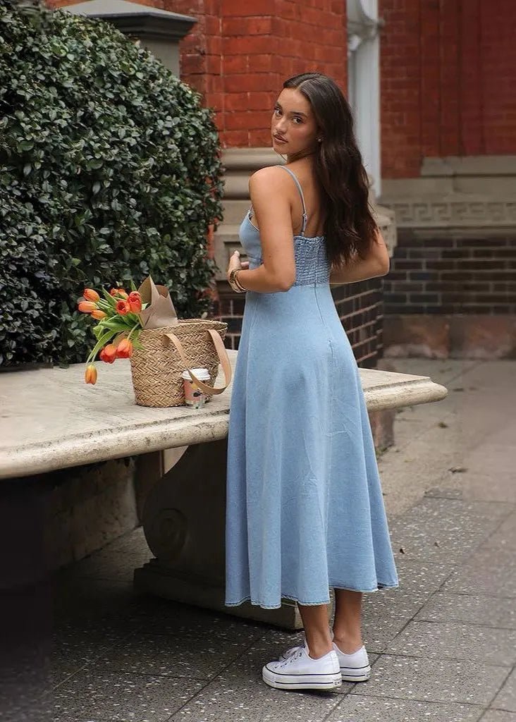 Vestido midi de ganga com corpete espartilhado Brianna