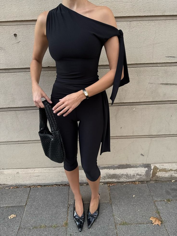 Conjunto coordenado Caroline com nó e um ombro