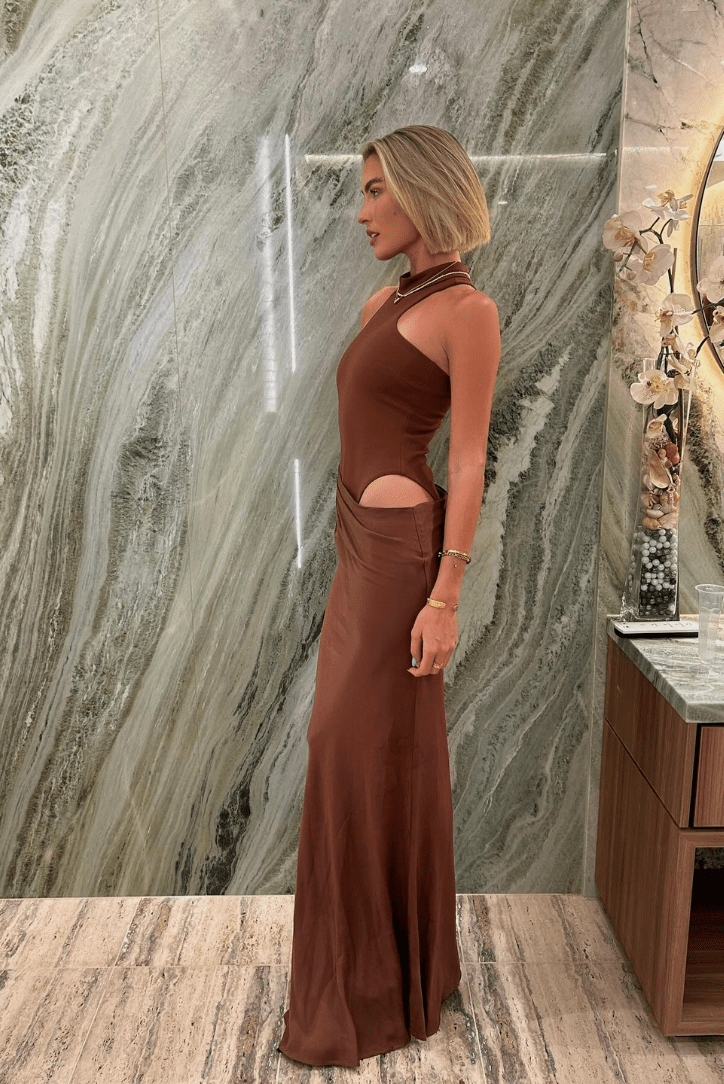 Vestido comprido sem mangas com recortes Cassia