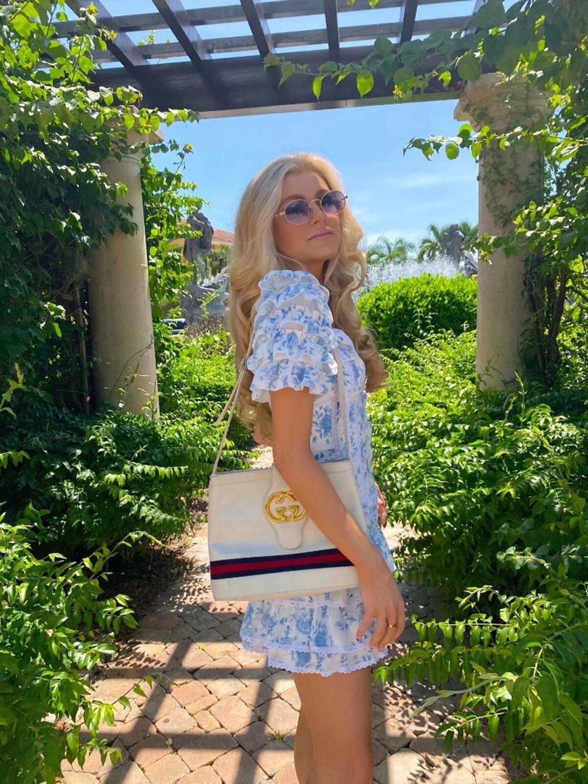 Mini vestido floral com folhos Cathrine