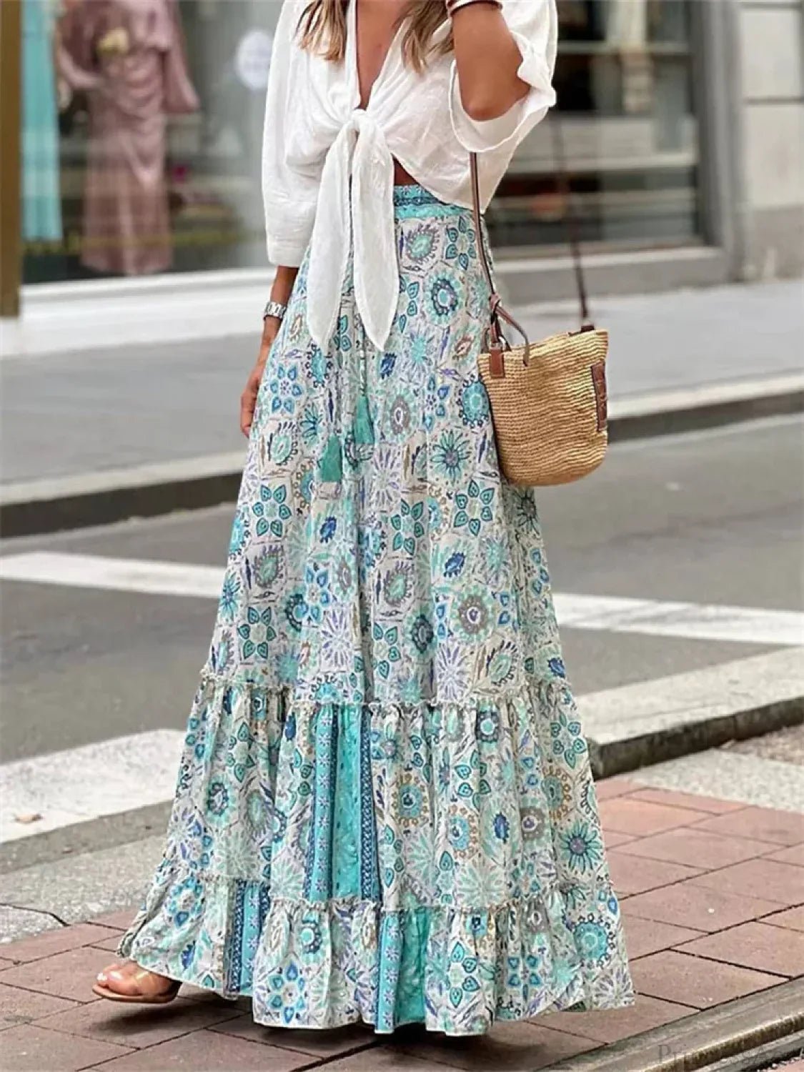 Saia Celeste esvoaçante de inspiração boho, com estampado e bainha de folhos