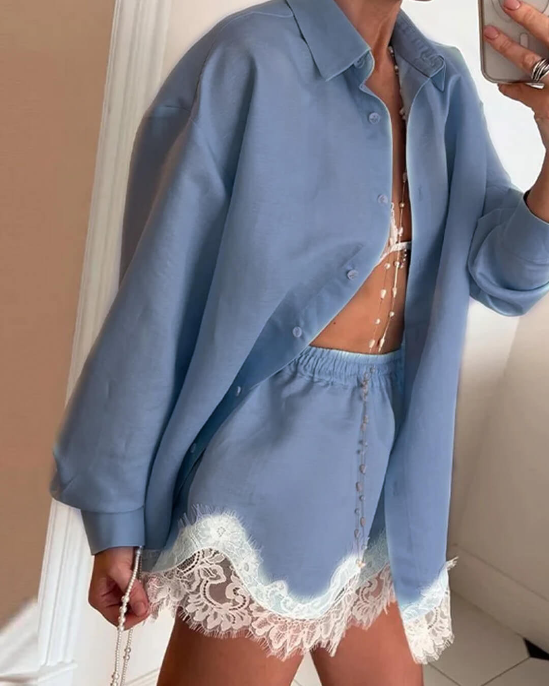 Conjunto de camisa de praia Celeste com patchwork de renda