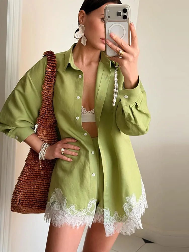 Conjunto de camisa de praia Celeste com patchwork de renda