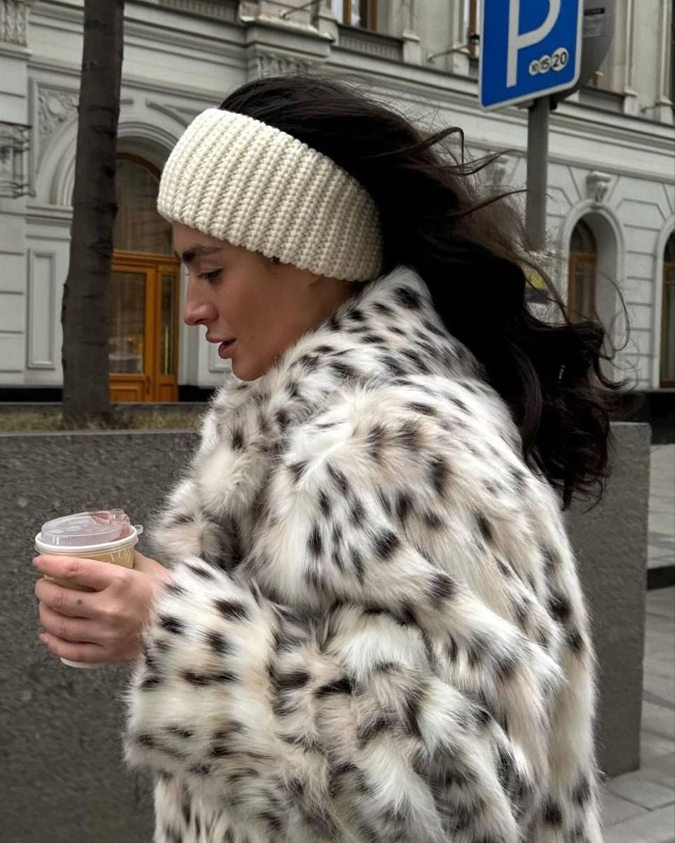 Casaco em pelo sintético com padrão leopardo Celeste
