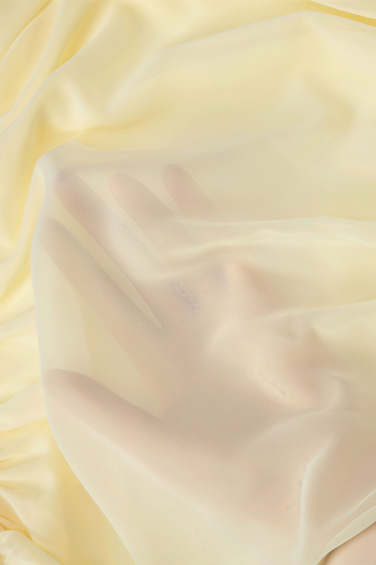 Vestido curto justo Celeste em malha transparente, de ombros descobertos