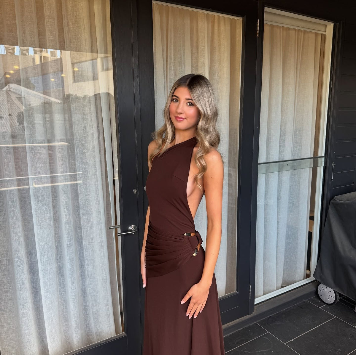 Vestido maxi justo de um ombro só Celeste